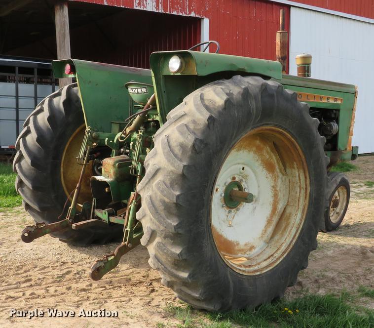 image for item DG3967 Oliver 1600 tractor