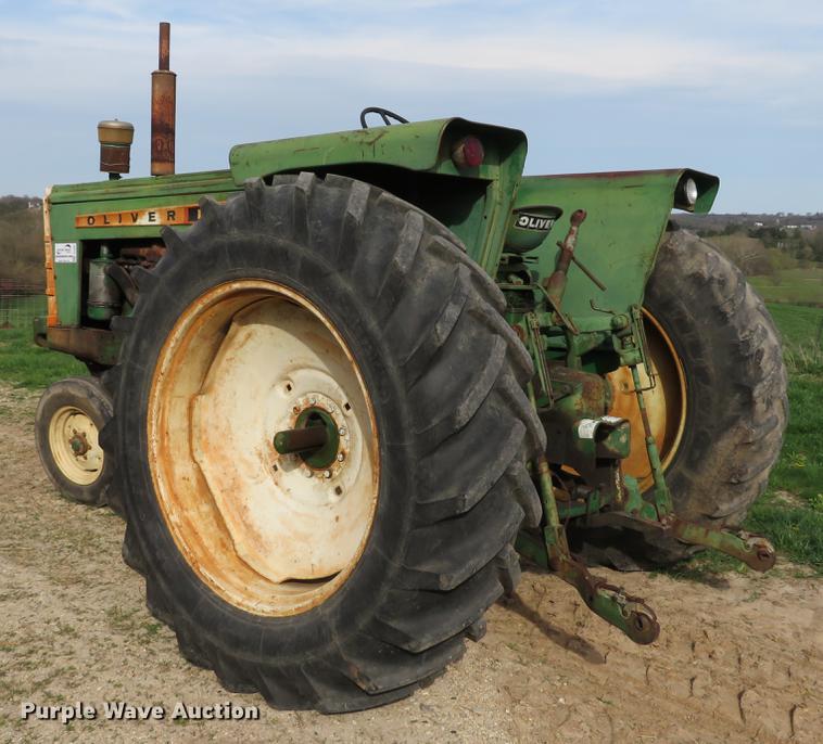 image for item DG3967 Oliver 1600 tractor