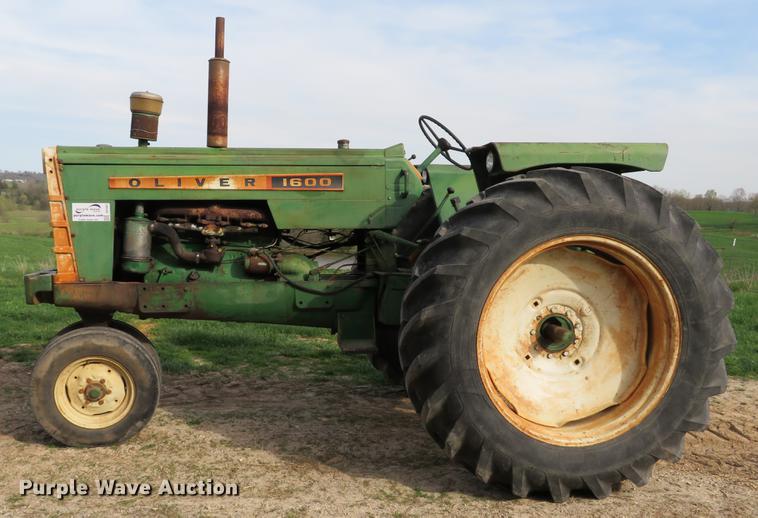 image for item DG3967 Oliver 1600 tractor