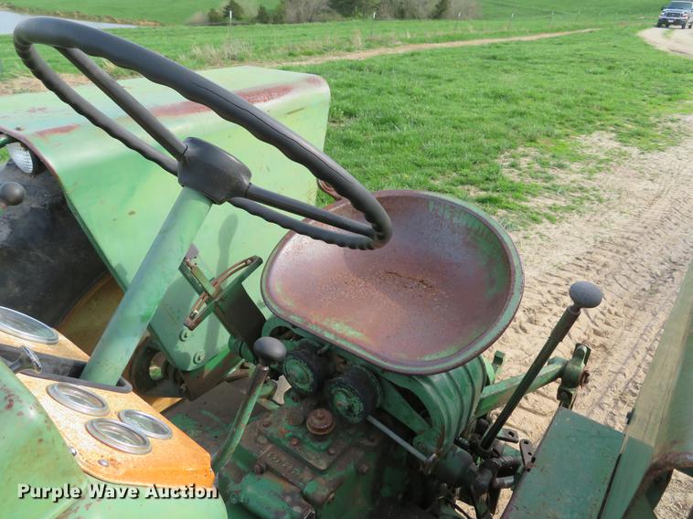 image for item DG3967 Oliver 1600 tractor