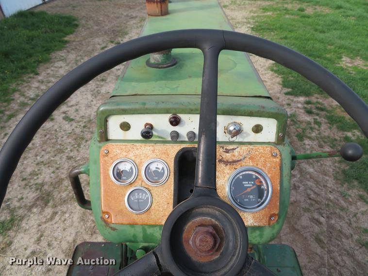 image for item DG3967 Oliver 1600 tractor