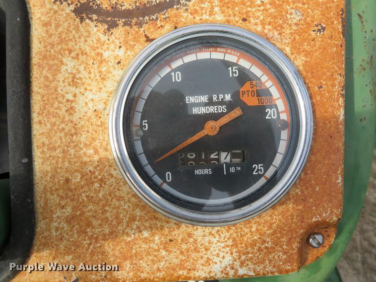 image for item DG3967 Oliver 1600 tractor