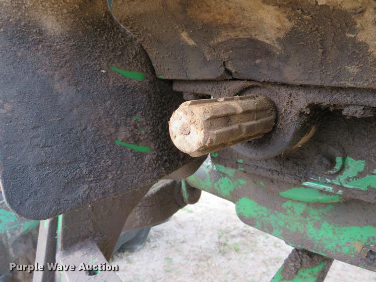 image for item DG3967 Oliver 1600 tractor