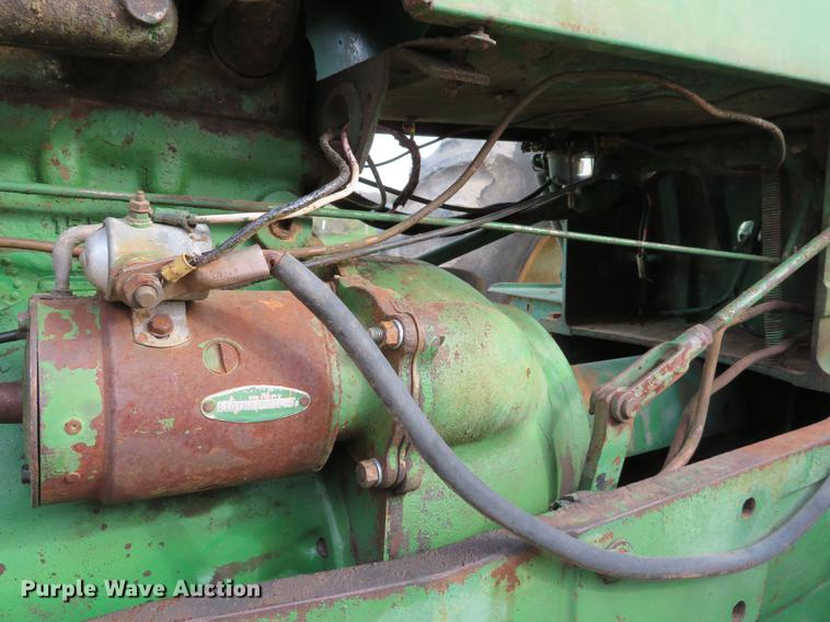 image for item DG3967 Oliver 1600 tractor