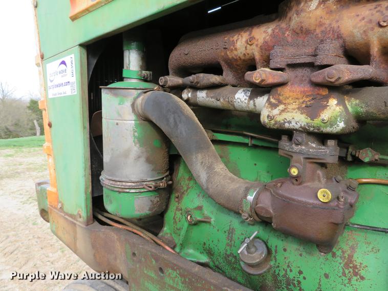 image for item DG3967 Oliver 1600 tractor