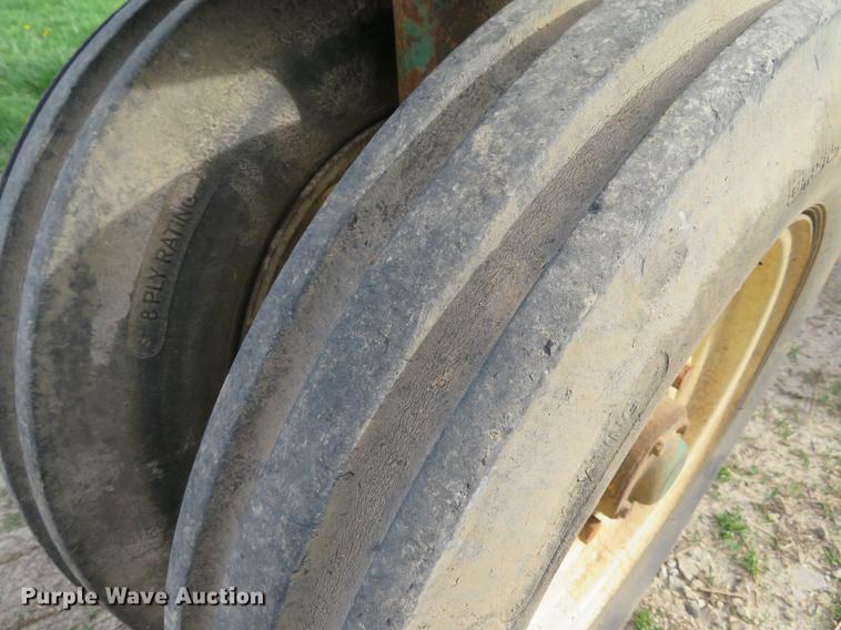 image for item DG3967 Oliver 1600 tractor