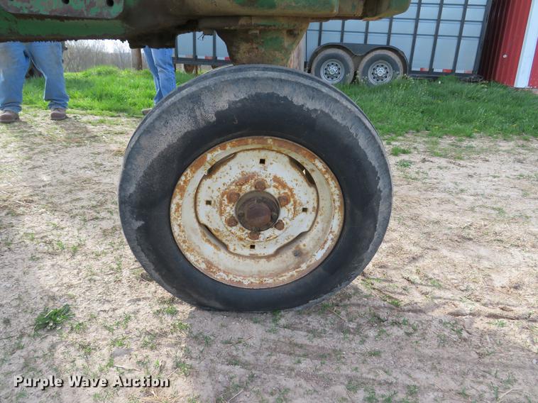 image for item DG3967 Oliver 1600 tractor