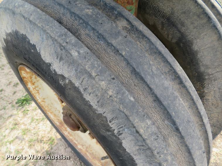 image for item DG3967 Oliver 1600 tractor