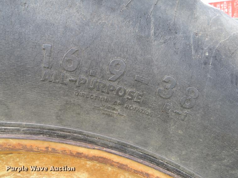 image for item DG3967 Oliver 1600 tractor