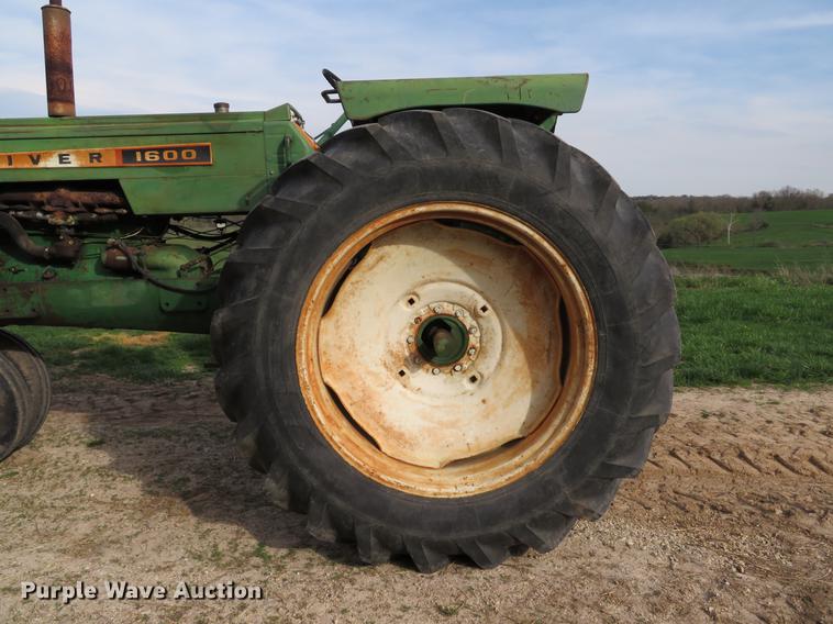 image for item DG3967 Oliver 1600 tractor
