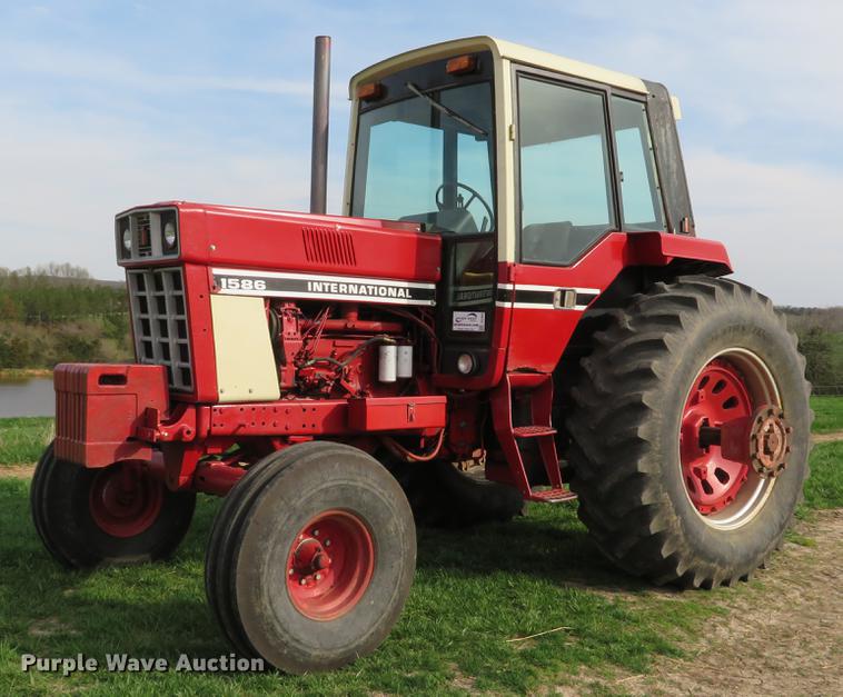 image for item DG3968 1979 International 1586 tractor