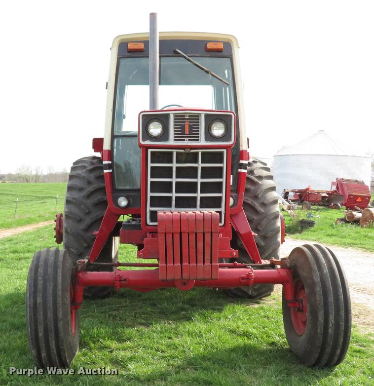 image for item DG3968 1979 International 1586 tractor