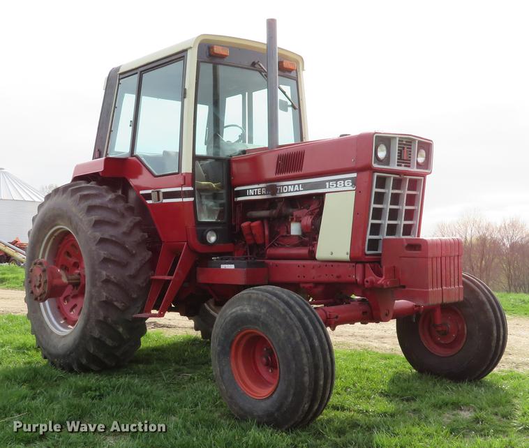 image for item DG3968 1979 International 1586 tractor