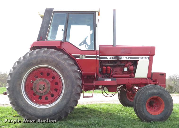 image for item DG3968 1979 International 1586 tractor