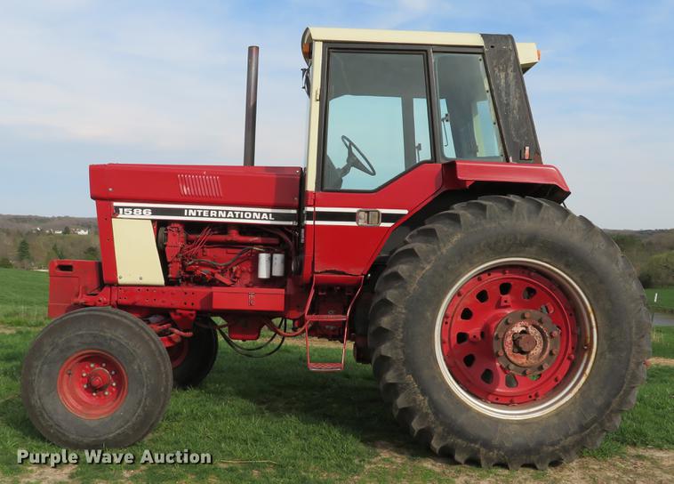 image for item DG3968 1979 International 1586 tractor