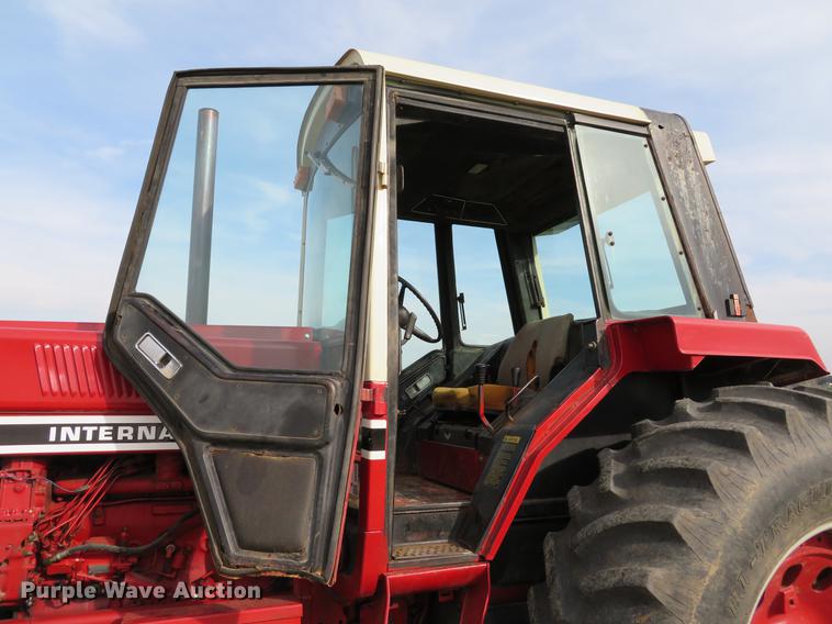 image for item DG3968 1979 International 1586 tractor
