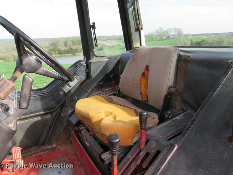 image for item DG3968 1979 International 1586 tractor