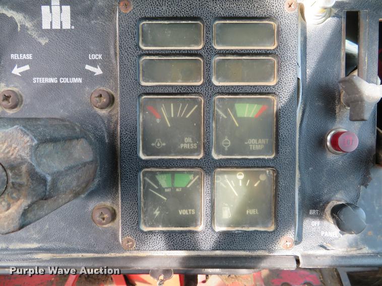 image for item DG3968 1979 International 1586 tractor