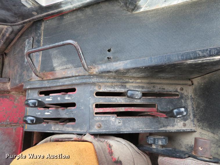 image for item DG3968 1979 International 1586 tractor