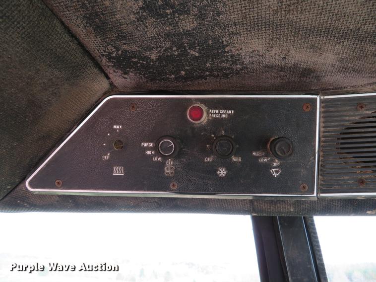 image for item DG3968 1979 International 1586 tractor