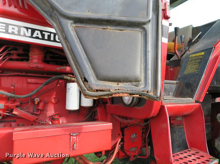 image for item DG3968 1979 International 1586 tractor