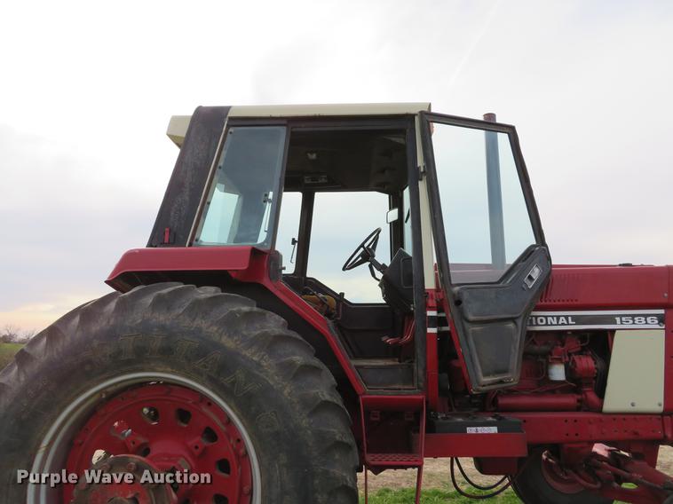 image for item DG3968 1979 International 1586 tractor