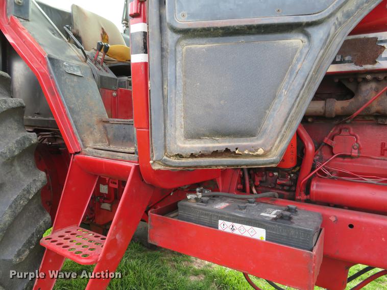 image for item DG3968 1979 International 1586 tractor