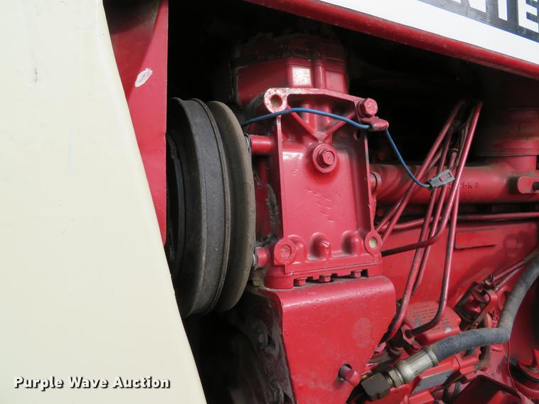 image for item DG3968 1979 International 1586 tractor