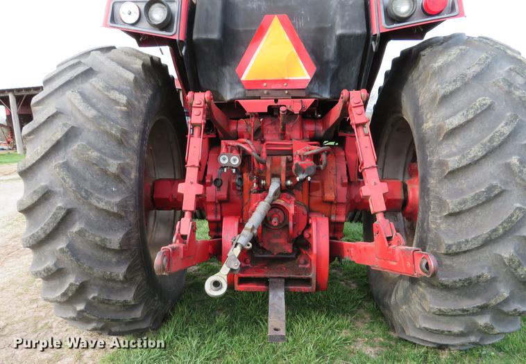 image for item DG3968 1979 International 1586 tractor