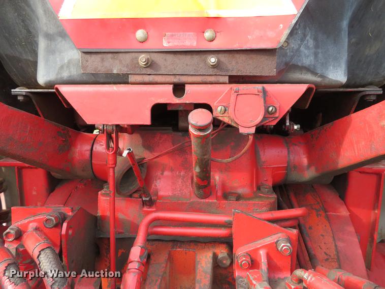 image for item DG3968 1979 International 1586 tractor