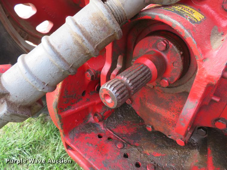 image for item DG3968 1979 International 1586 tractor