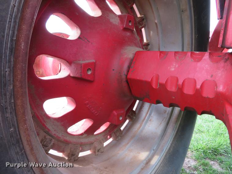 image for item DG3968 1979 International 1586 tractor