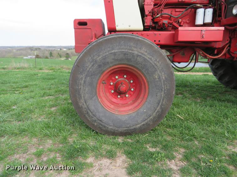 image for item DG3968 1979 International 1586 tractor