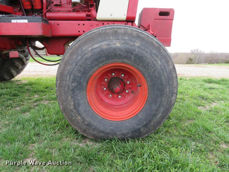 image for item DG3968 1979 International 1586 tractor