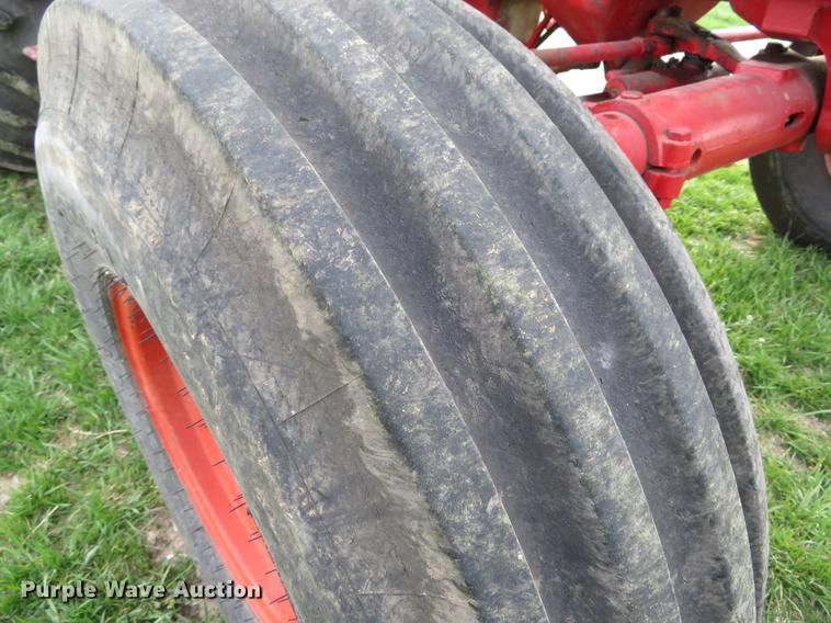 image for item DG3968 1979 International 1586 tractor