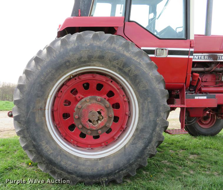 image for item DG3968 1979 International 1586 tractor