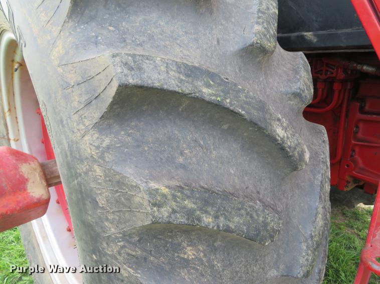 image for item DG3968 1979 International 1586 tractor