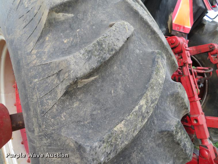 image for item DG3968 1979 International 1586 tractor