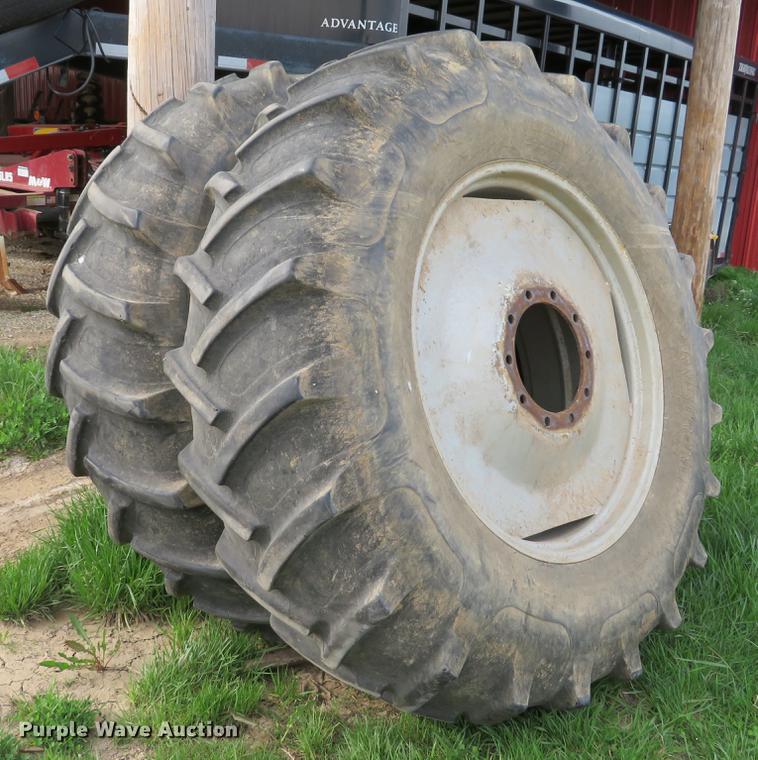image for item DG3968 1979 International 1586 tractor