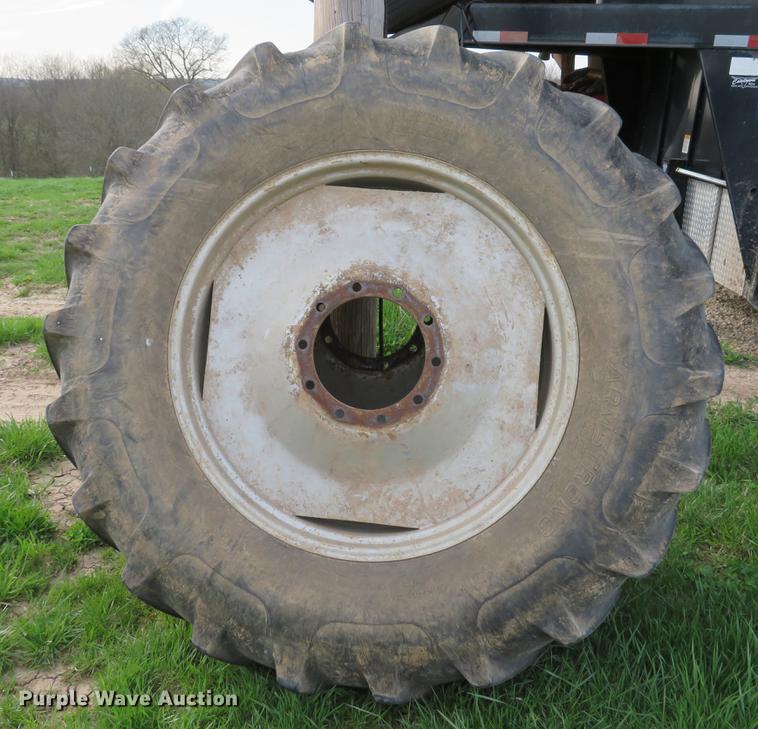 image for item DG3968 1979 International 1586 tractor