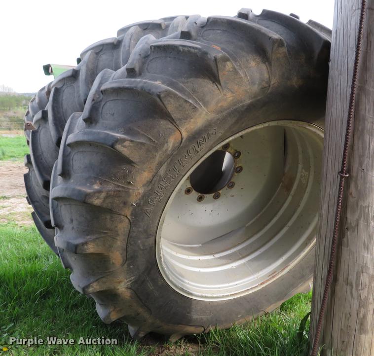 image for item DG3968 1979 International 1586 tractor