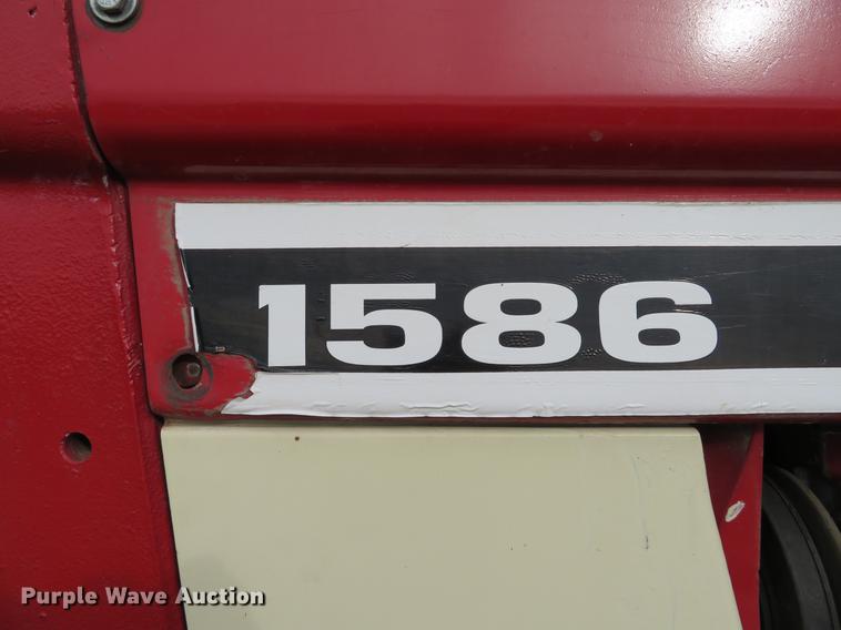 image for item DG3968 1979 International 1586 tractor