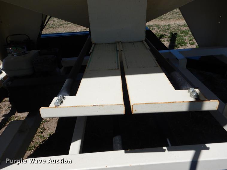 image for item DG5762 2008 Meridian 220 seed tender