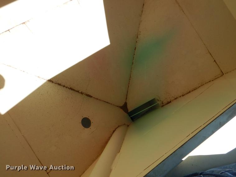 image for item DG5762 2008 Meridian 220 seed tender