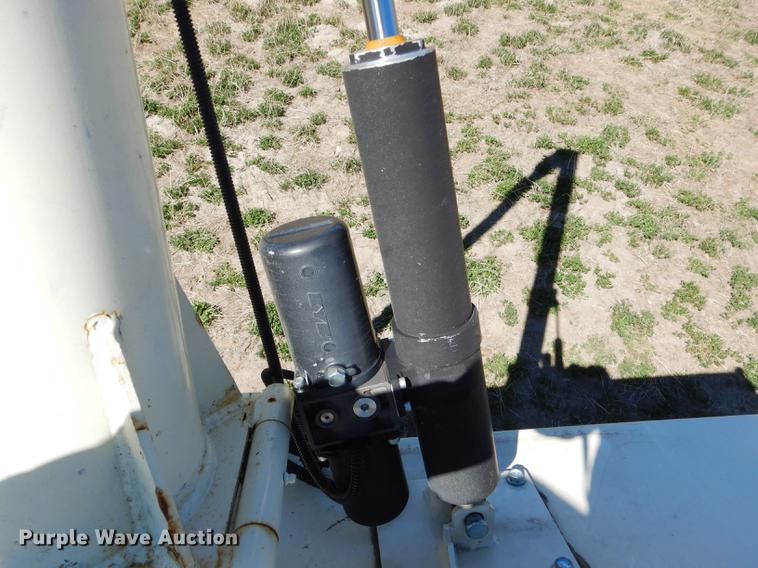 image for item DG5762 2008 Meridian 220 seed tender