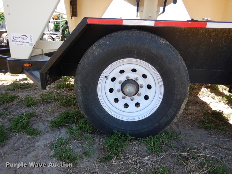 image for item DG5762 2008 Meridian 220 seed tender