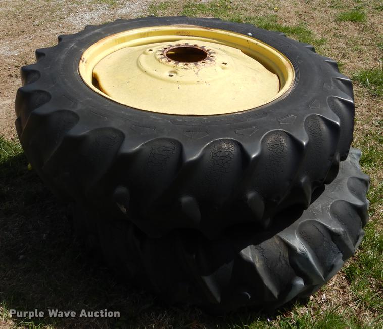 image for item DY9798 1974 John Deere 4430 tractor