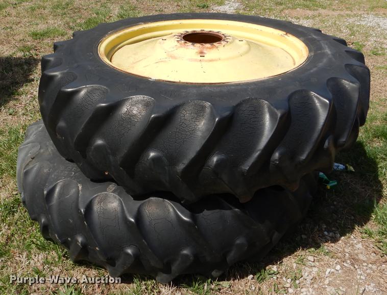 image for item DY9798 1974 John Deere 4430 tractor