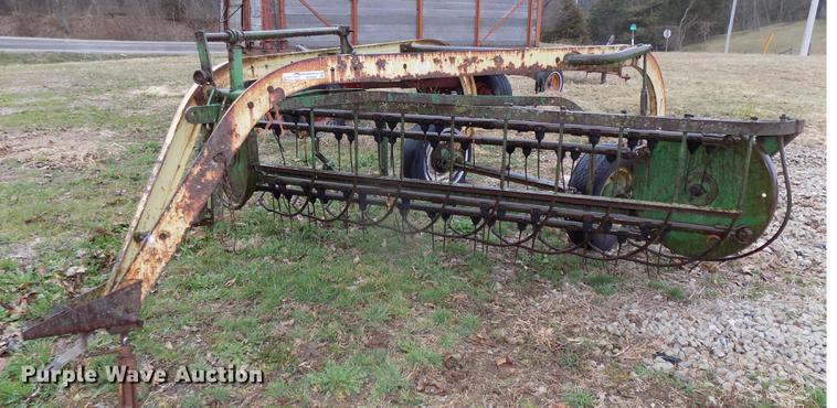 image for item DZ9680 John Deere 894A hay rake