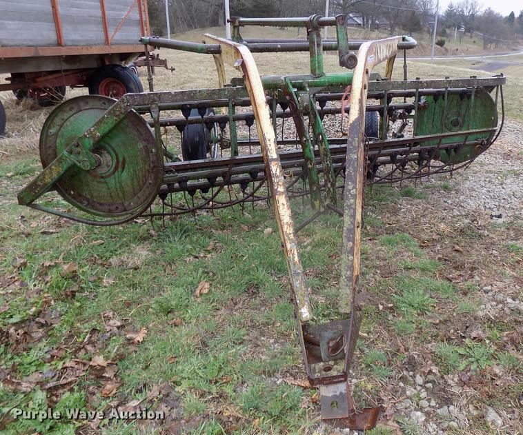 image for item DZ9680 John Deere 894A hay rake